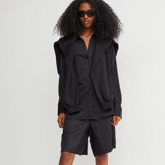 NEW H&M Black V-Neck Blouse - Picture 1 of 7